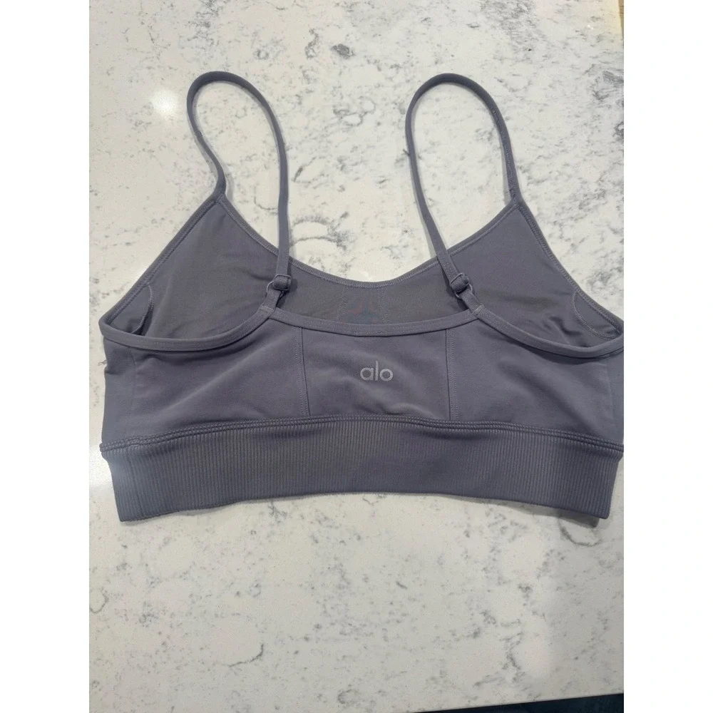 Alo Yoga Seamless Delight‎ Bra Dusty Lavender Low Impact Sports Bra size Medium.